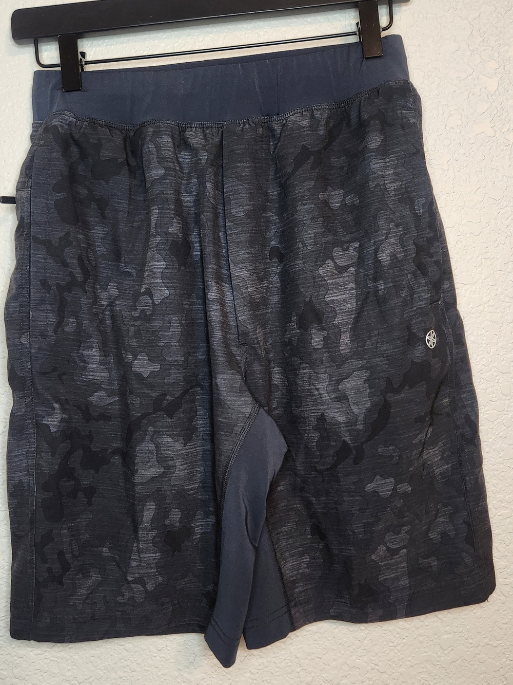 Gaiam black camo athleisure athletic shorts  size S tb0020hb